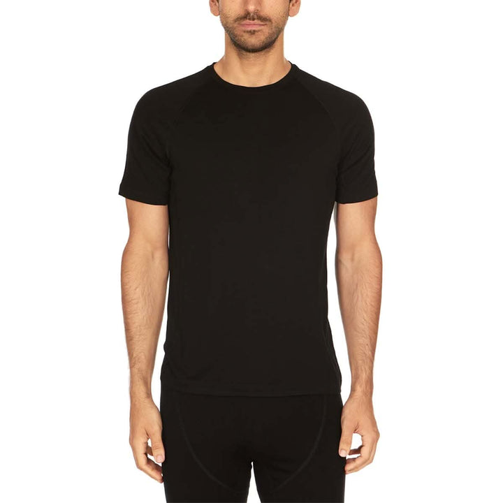 A man models the microweight Merino wool t shirt, your perfect choice for hitting the gym or setting foot on the trails. Raglan sleeves and side panels create a garment that moves with you 