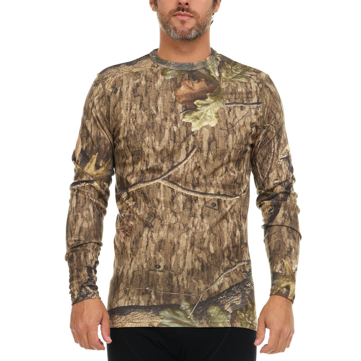 A man models a super soft, long sleeved merino wool thermal base layer crew. This top makes for a perfect first layer on a winter hike, or a nice casual wear on the chilly days of autumn and spring. 