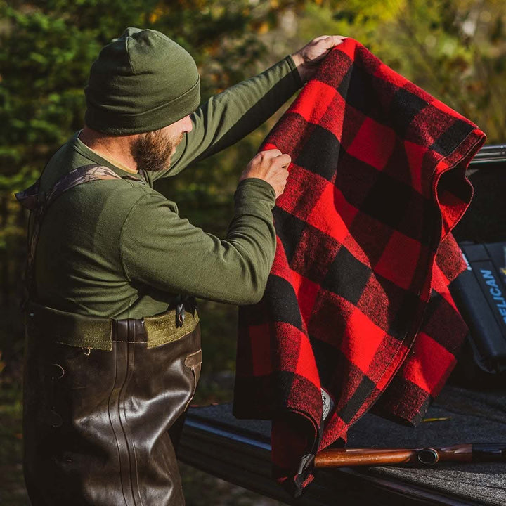 Minus33 Merino Wool Clothing White Mountain Woolen Camp Blanket. Close-up, close-up of the product 